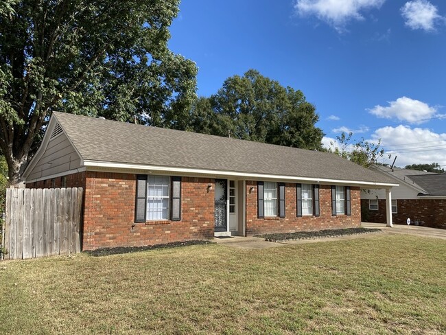 Building Photo - 1786 Rockdale - Available Now!
