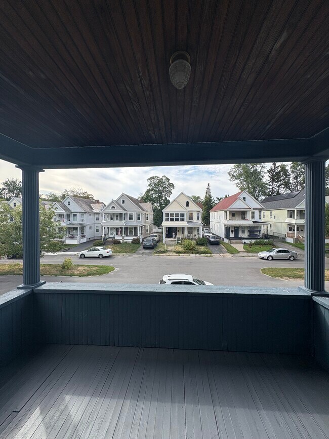 Foto del edificio - 826 Hampton Ave