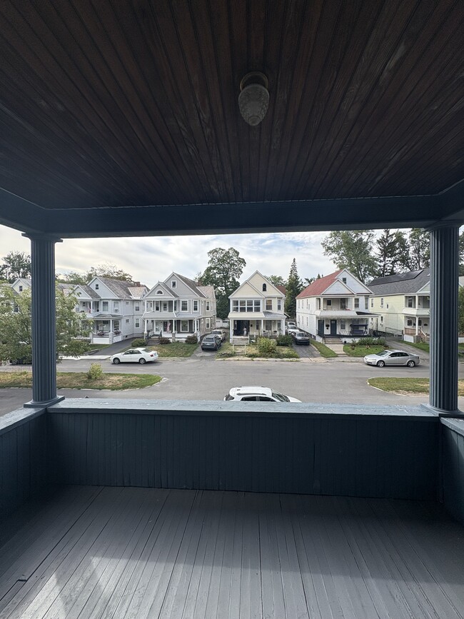 Building Photo - 826 Hampton Ave