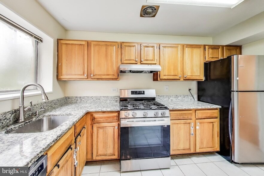 Photo - 10613 Montrose Avenue Unit 4