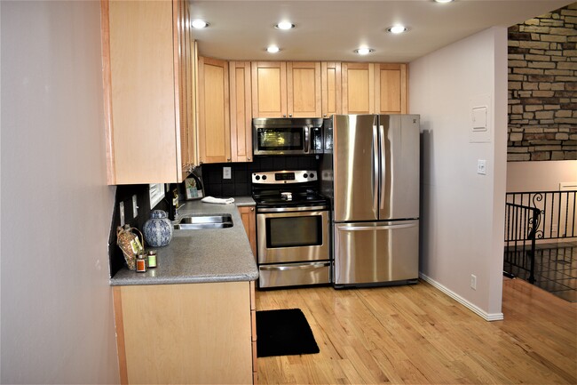 Building Photo - 12820 Willow Ln
