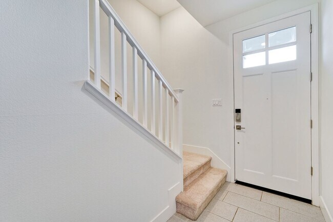 Foto del edificio - Beautiful Tri-level 3 Bed, 3.5 Bath Townhome in Sunnyvale!