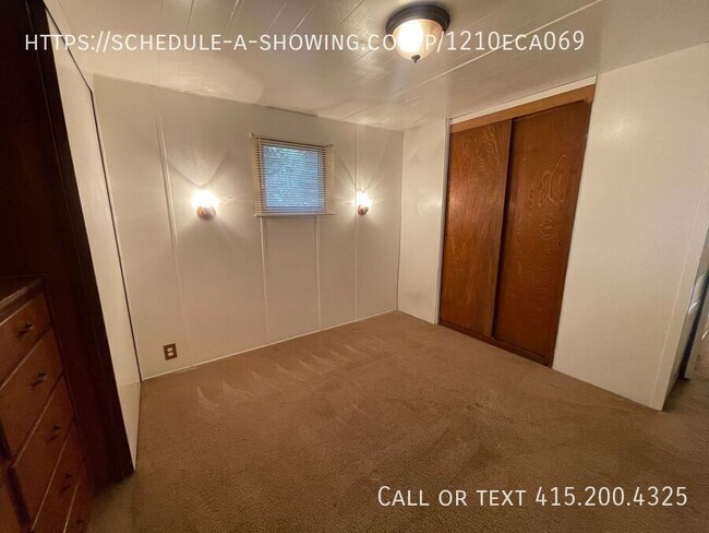 Building Photo - One Bedroom Mobile Home