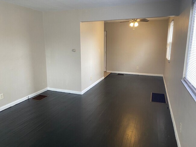 Foto del edificio - 4046-4048 Halsey Place