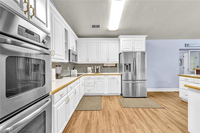 Building Photo - 5575 Milam Rd