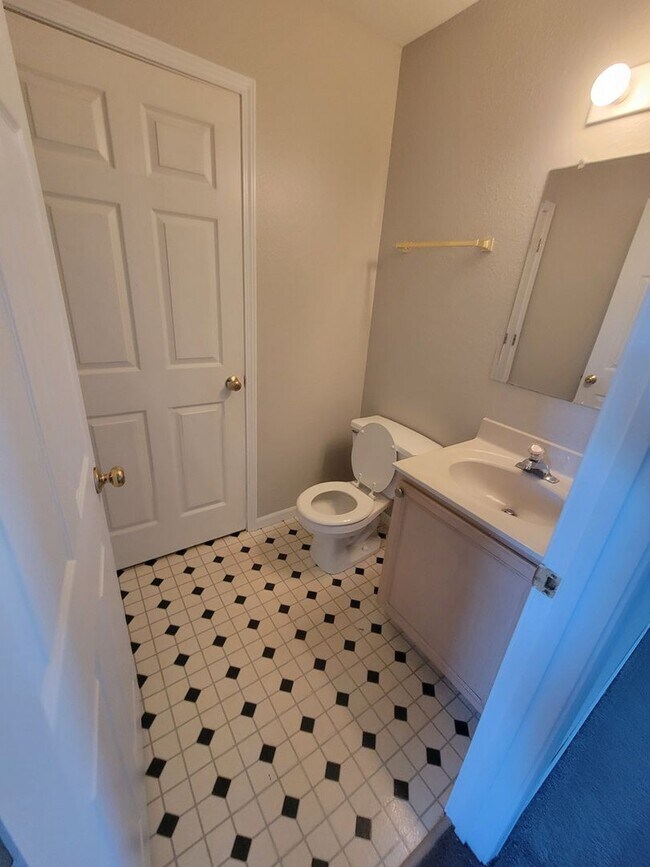 Foto del edificio - 3309-3311 Keenes Edge