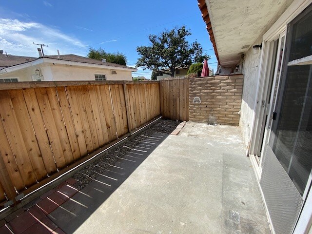 Building Photo - 10500 La Reina Ave