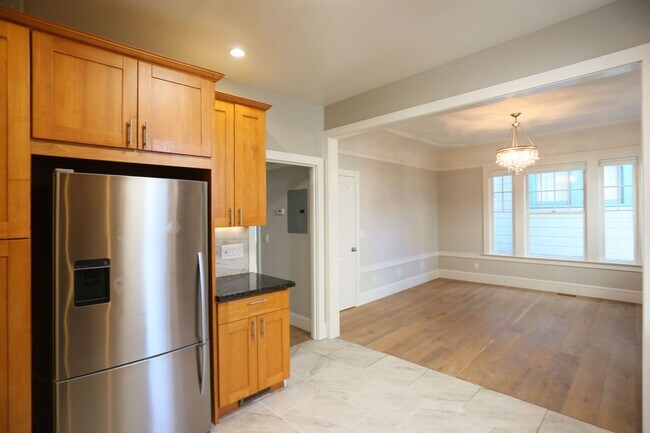 Foto del edificio - OPEN HOUSE: Thursday (12/21) 6:35pm-6:50pm...