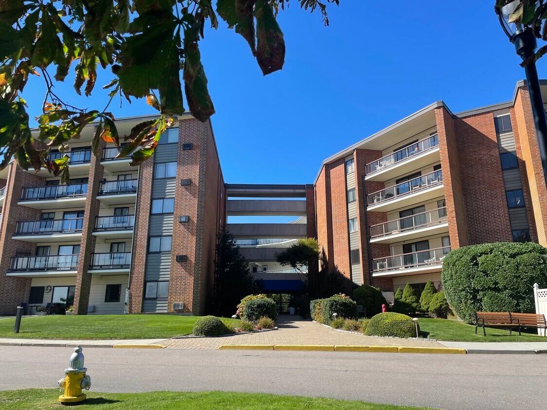 1107 Capella S Unit 1107, Newport, RI 02840 Condo for Rent in Newport