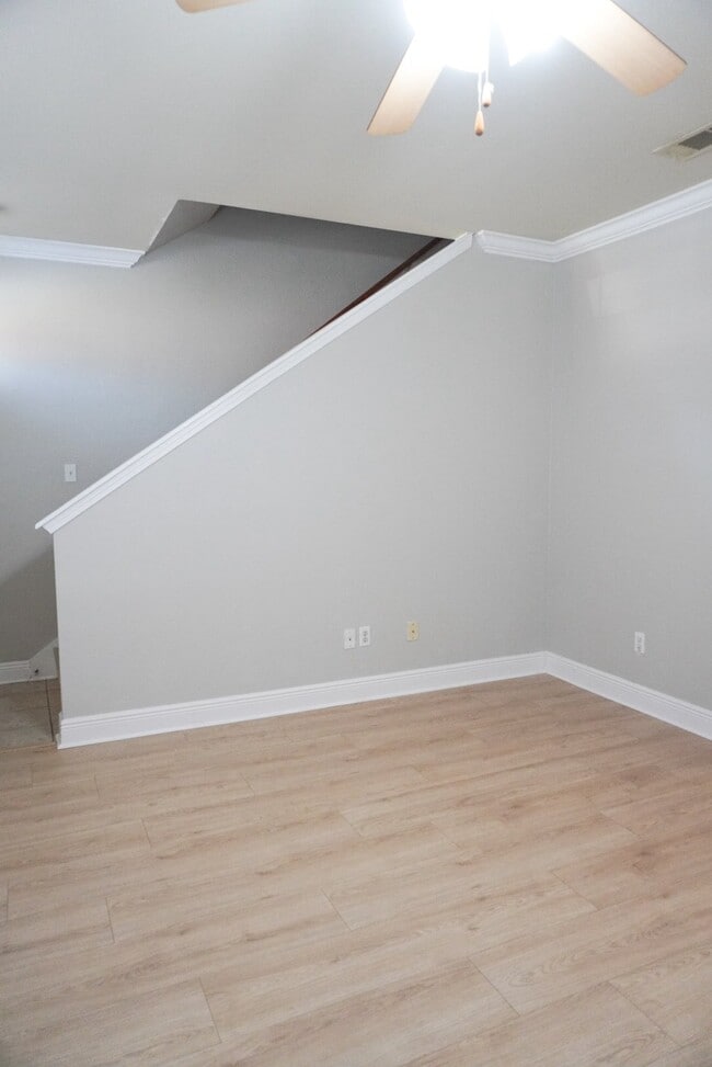 Building Photo - 5395 Arlington Ct