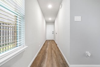 Building Photo - 27107 Blue Pool Dr