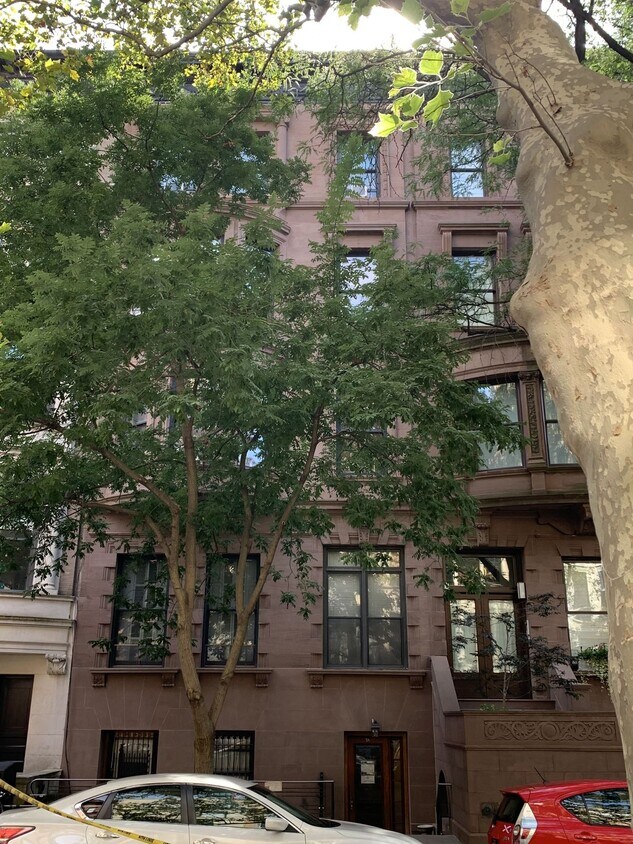 Foto del edificio - 38 W 69th St