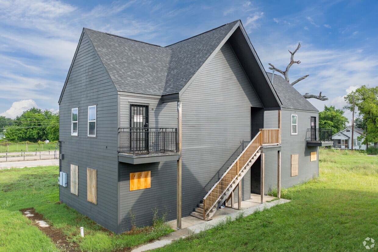 3517 Tuam St - The Lodges
