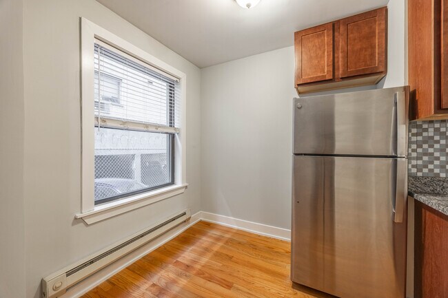 Foto del edificio - 435 W Roscoe St