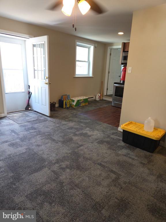Building Photo - 16 Chicory St