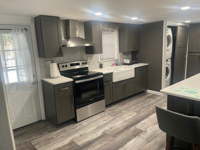 Foto del edificio - 8 Rock Cliff Rd