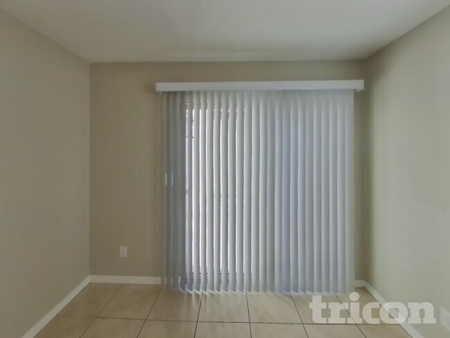 Foto del edificio - 8235 W Illini St