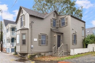 Building Photo - 6 Cozzens Ct