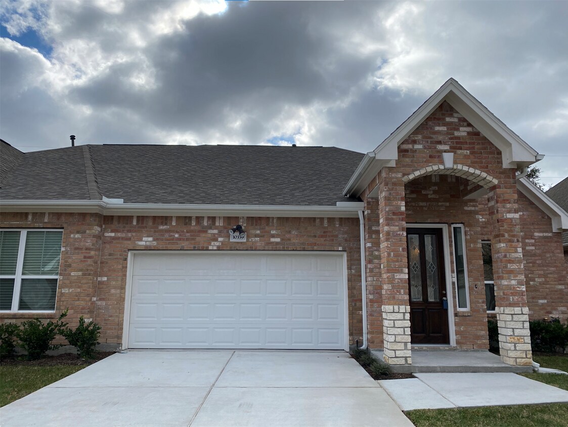 Primary Photo - 10339 Solitaire Cir