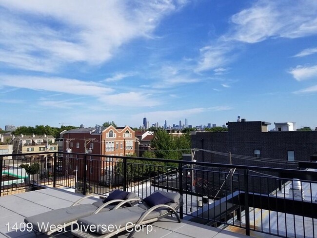 Building Photo - 1409 W Diversey Pkwy