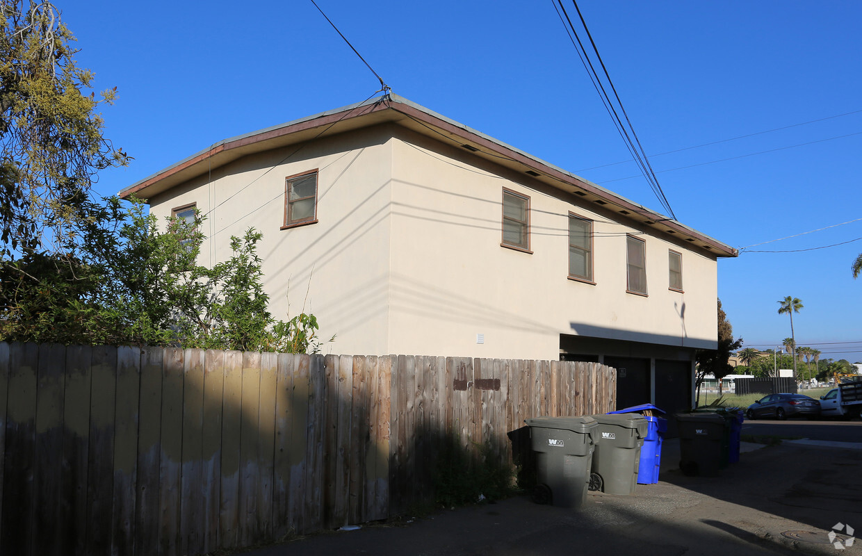 Building Photo - 104 S Clementine St