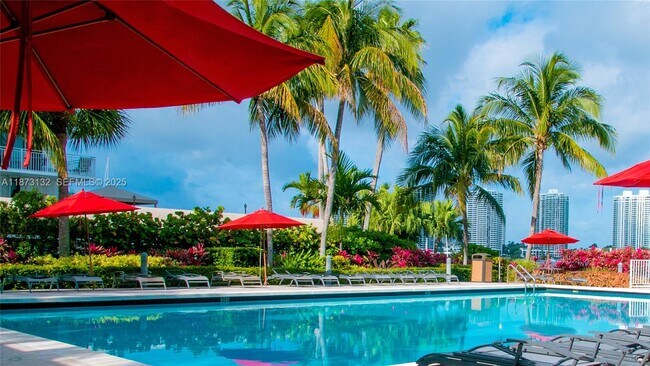 Foto del edificio - 18100 N Bay Rd