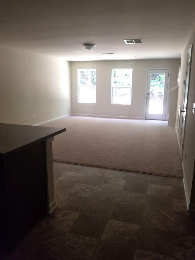 Building Photo - 2105 Belmont Cir NE