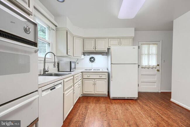 Foto del edificio - 112 Springside Dr