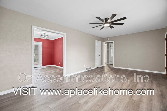 Foto del edificio - 6535 Melrose Ln