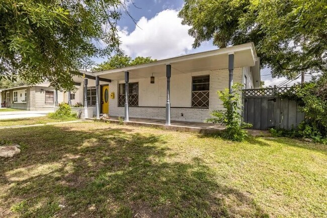 Foto del edificio - 463 Sprucewood Ln