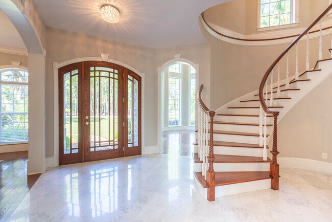 Foto del edificio - 1101 Saint Catherine Circle