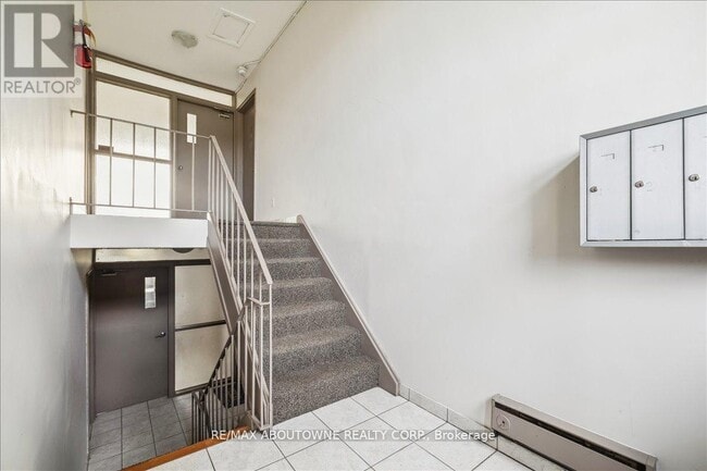 Building Photo - 2350 Queensway Dr