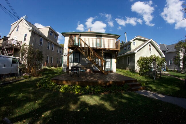 Back - 514 8th St SE