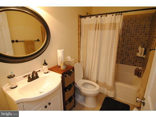 Foto del edificio - 606 Meadow Woods Ln