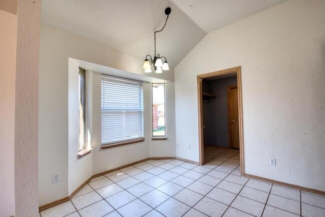 Building Photo - 1220 Eastridge Dr