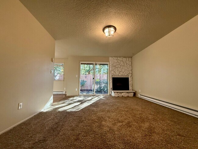 Foto del edificio - 3 Bed 2 Bath SW Beaverton Duplex — Available Now!