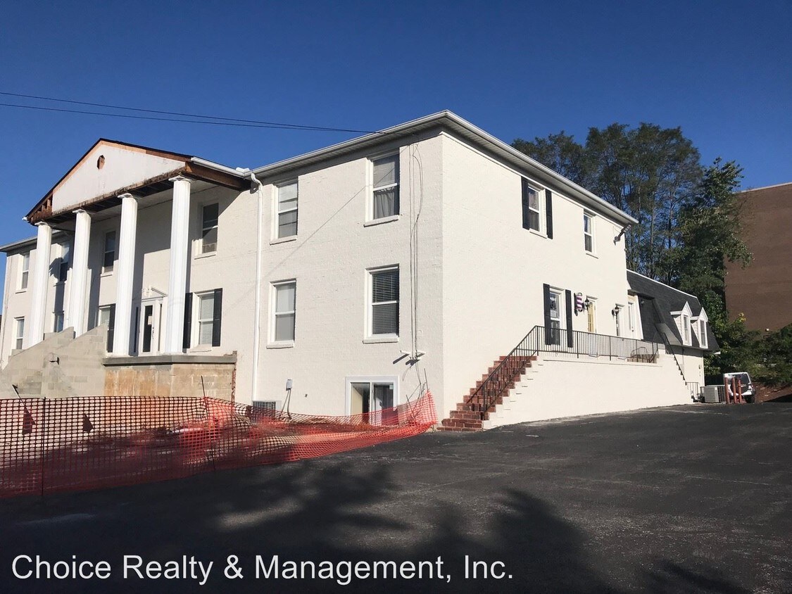 Building Photo - 237 E Winslow Rd