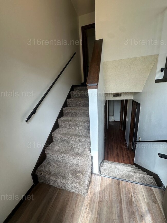 Foto del edificio - $875 - 2 bed 1.5 bath - Duplex within walking distance from Walmart