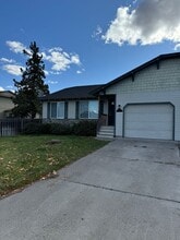 Building Photo - 2806 SW Salmon Ave