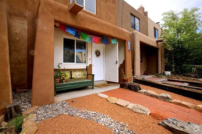 Building Photo - 1572 Avenida de Las Americas