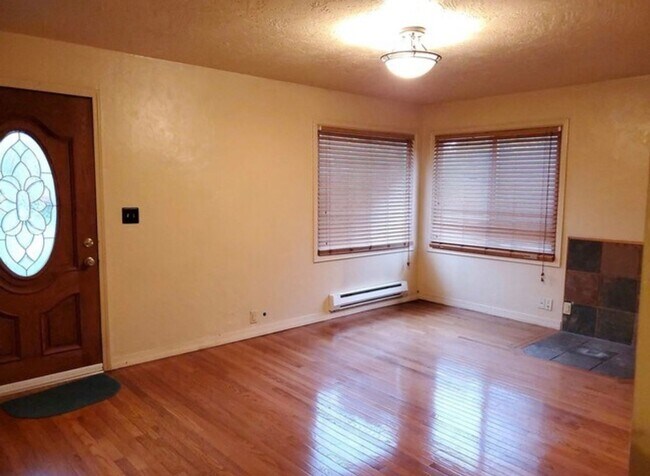 Foto del edificio - Charming Eastside Olympia Home Move-in goal June 5th .