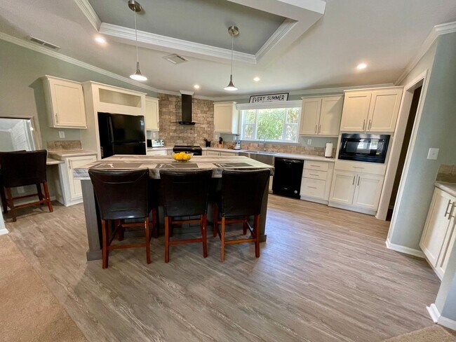 Foto del edificio - 3 Bedroom Home on Large Lot!