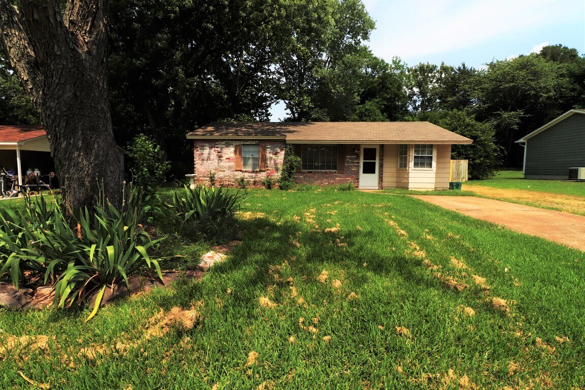 902 N Holly St, Searcy, AR 72143 House Rental in Searcy, AR