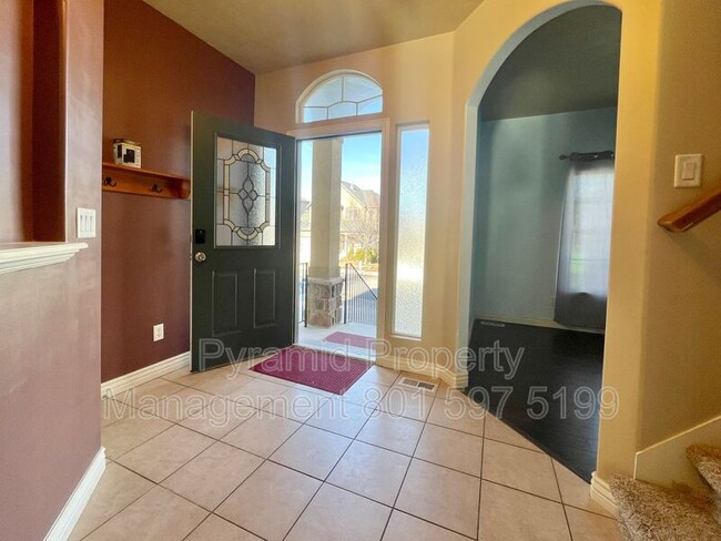 Foto del edificio - 2896 E Lookout Dr