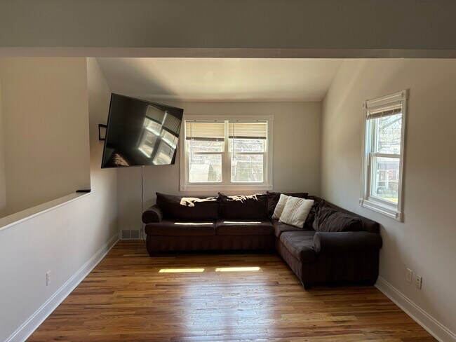 Foto del edificio - 533 W Kings Hwy