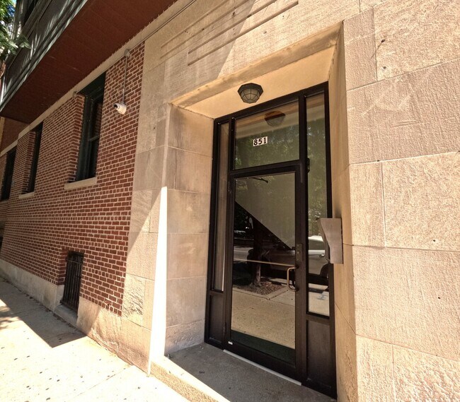 Foto del edificio - 851 N La Salle Dr