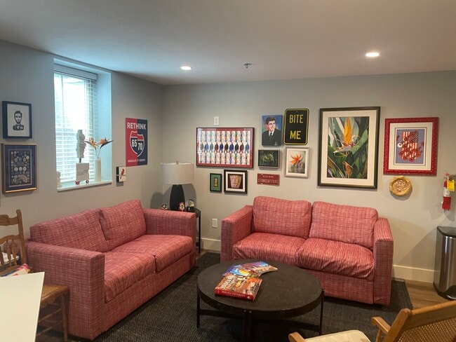 Building Photo - 403 E 4th St