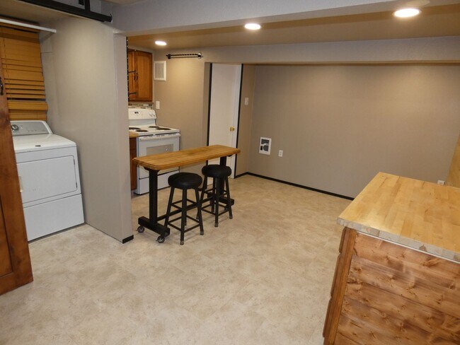 Foto del edificio - 1130 E 7th St