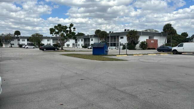 Building Photo - 6505 Winfield Blvd