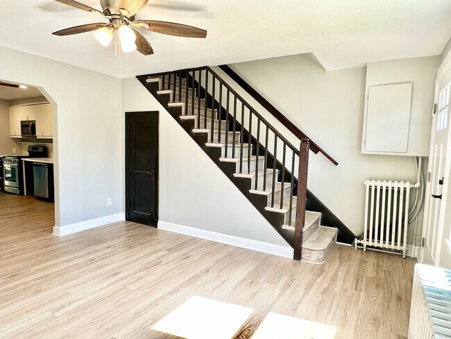 Building Photo - 3 Bedroom 1.5 Bathroom - Pets Welcome!